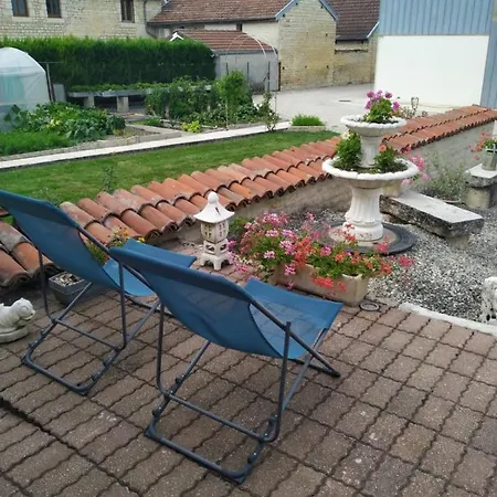 A La Maison Du Bonheur Bed & Breakfast *