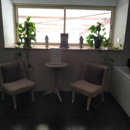 A La Maison Du Bonheur *