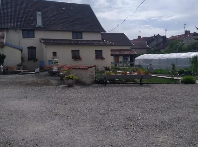 A La Maison Du Bonheur Bed & Breakfast *