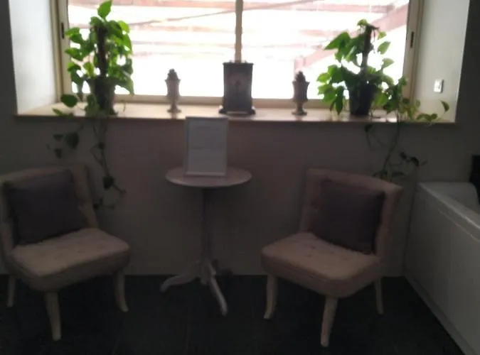 A La Maison Du Bonheur *