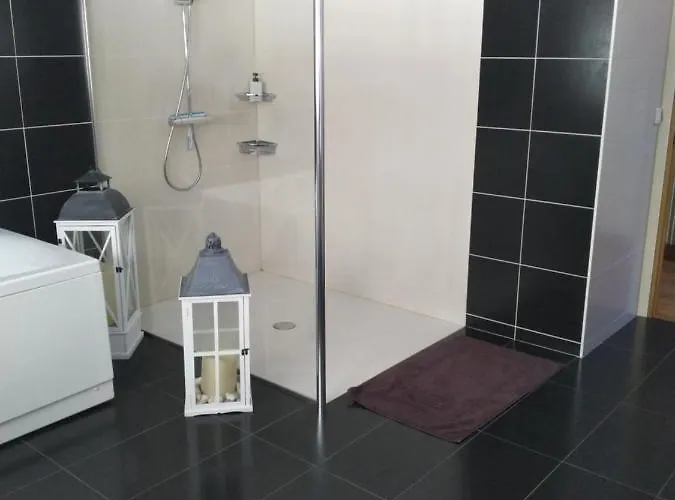 A La Maison Du Bonheur *