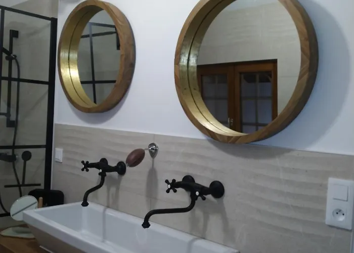 A La Maison Du Bonheur Bed & Breakfast