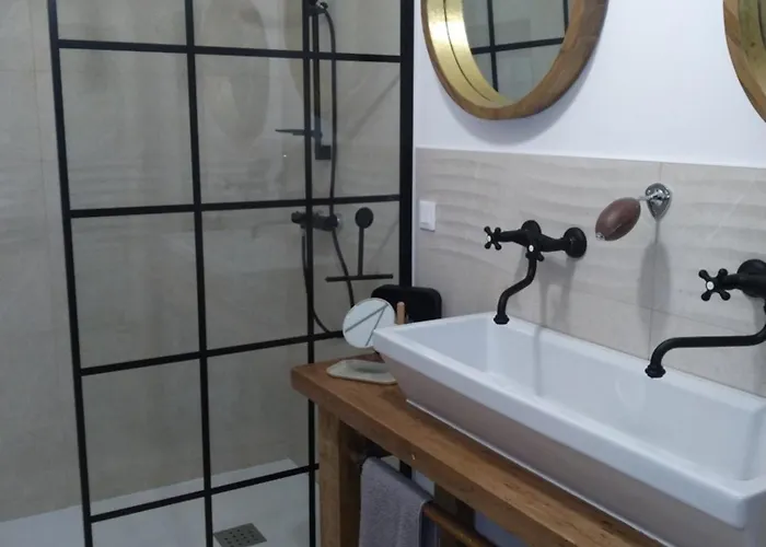 A La Maison Du Bonheur *